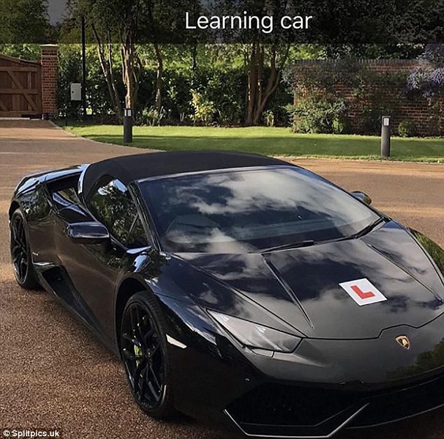 Cuộc sống khó khăn của hội con nhà giàu: Nhà hết nước phải tưới cây bằng champagne, nhiều xe xịn không biết chọn gì đi học